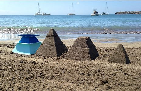Pira, costruzione del castello di sabbia