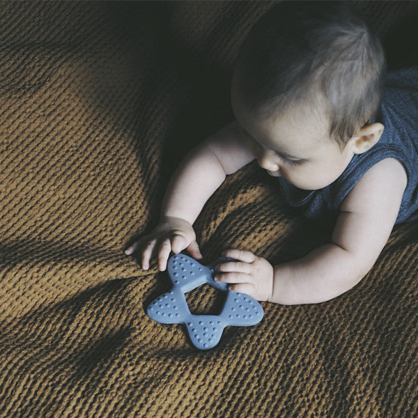 Teether, blu in polvere